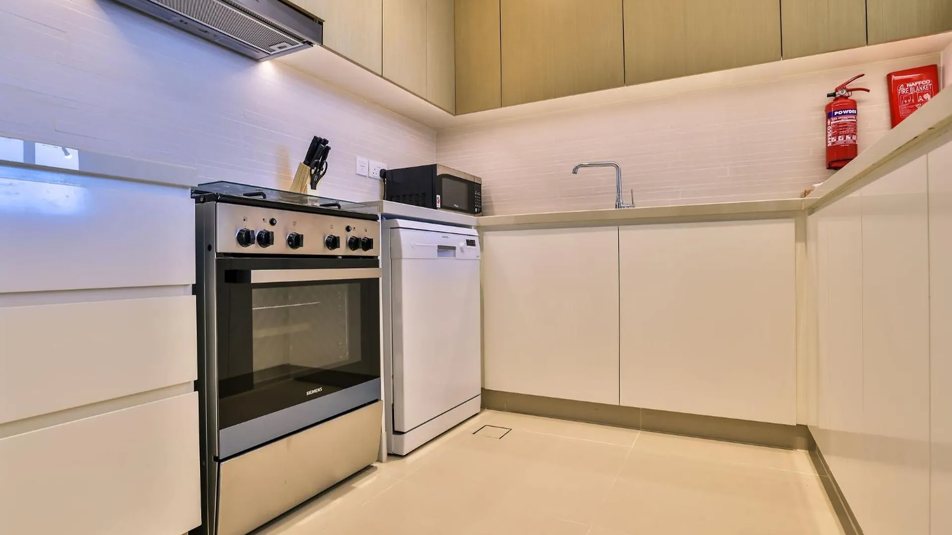 Luxurious Apartments Dubai Marina Views Pool Gym By Sojo Stay 0*,