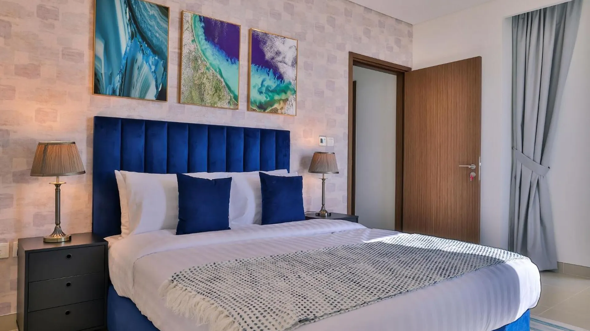 Luxurious Apartments Dubai Marina Views Pool Gym By Sojo Stay