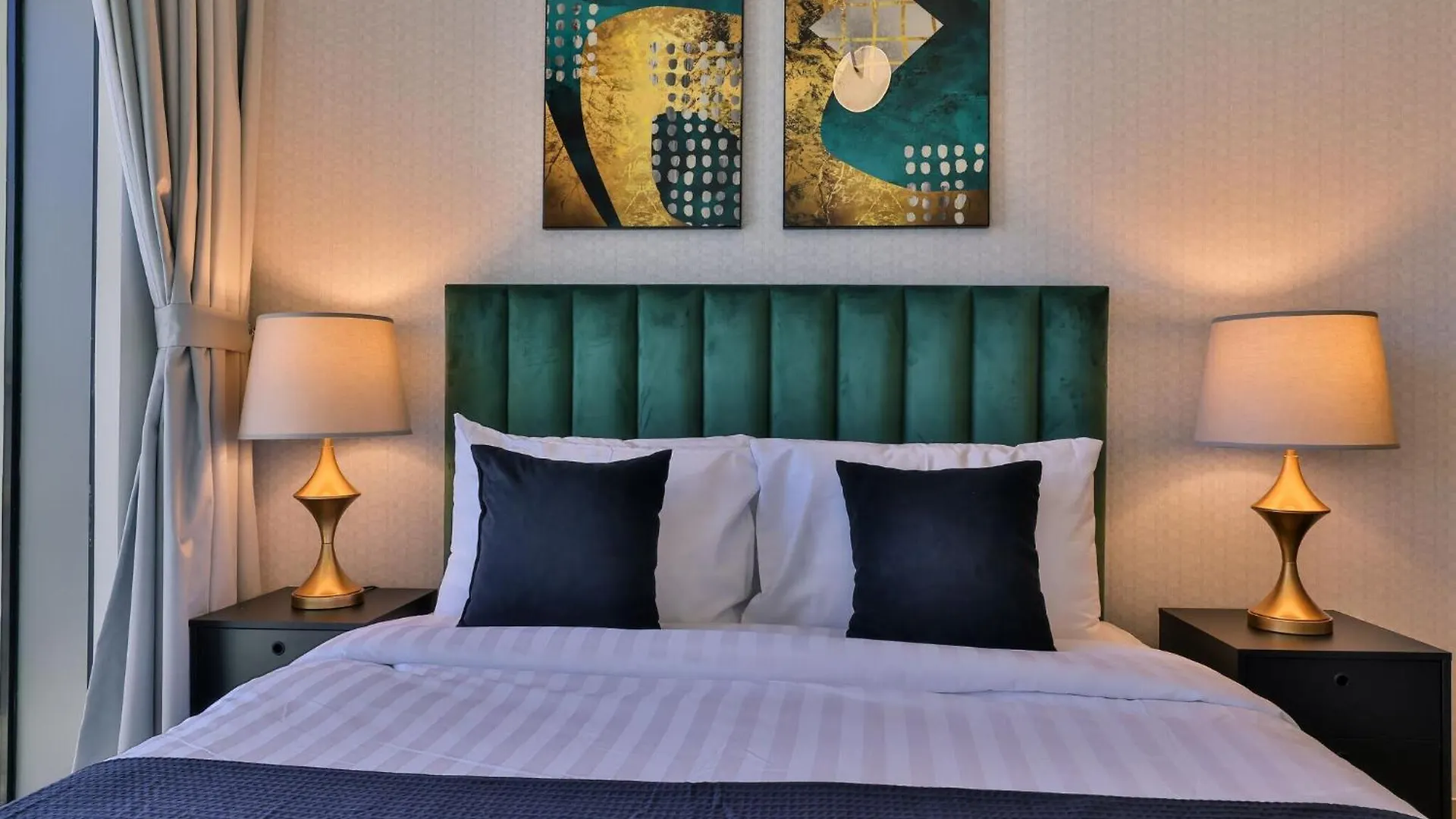 Luxurious Apartments Dubai Marina Views Pool Gym By Sojo Stay